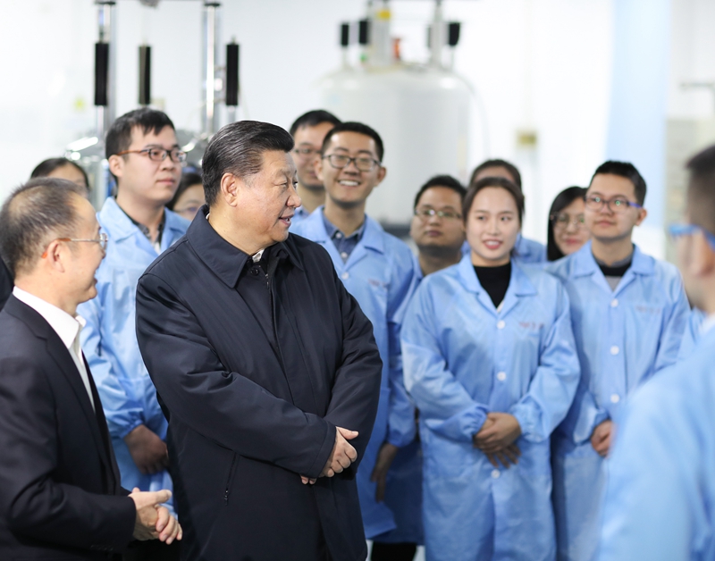 2019年1月17日，習(xí)近平在天津南開大學(xué)元素有機(jī)化學(xué)國(guó)家重點(diǎn)實(shí)驗(yàn)室同師生親切交流。