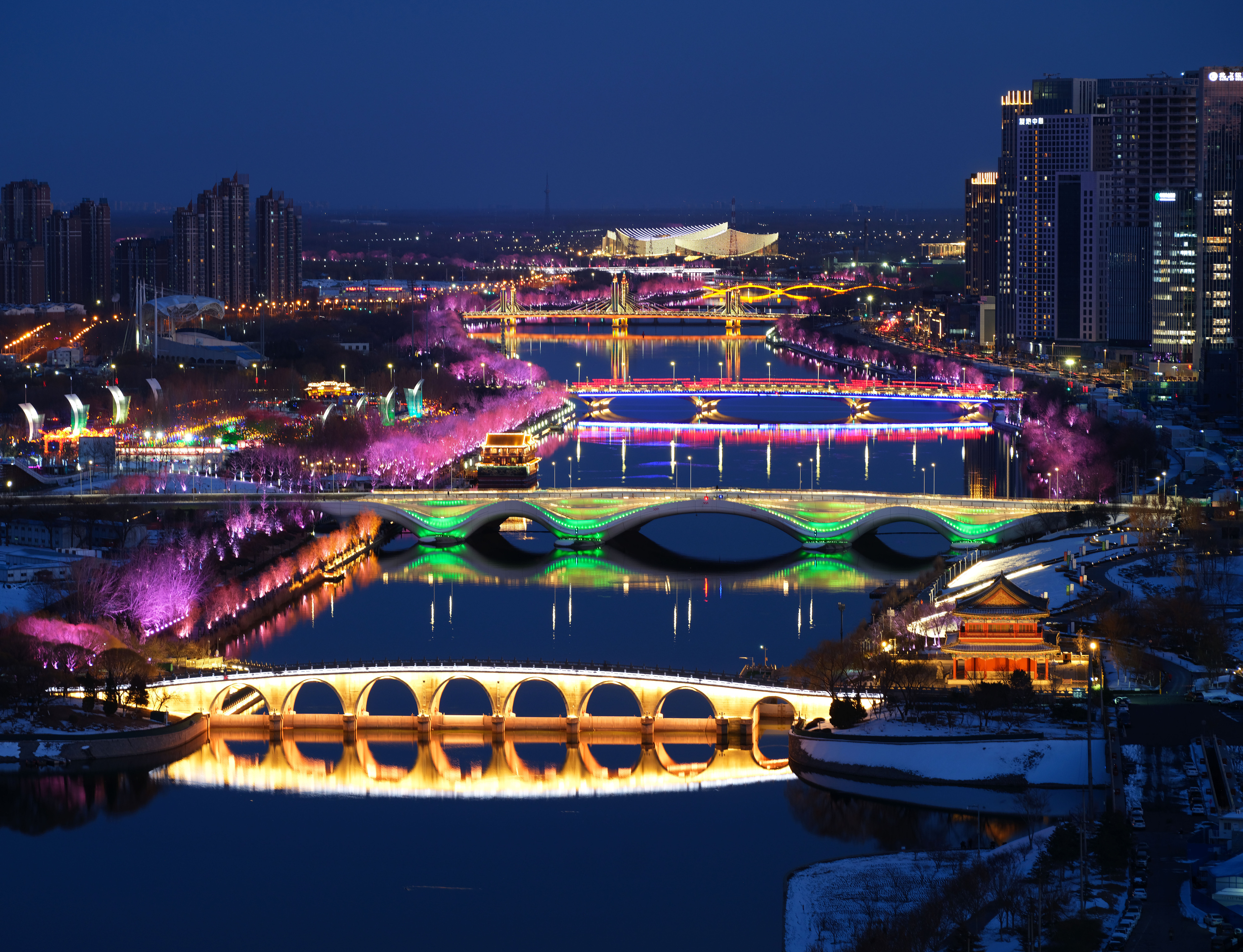 2024年2月22日，京杭大運河北京通州段夜景。